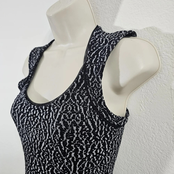 URBAN OUTFITTERS SILENCE + NOISE Black White Keyhole Back Dress Size XS - Picture 5 of 10